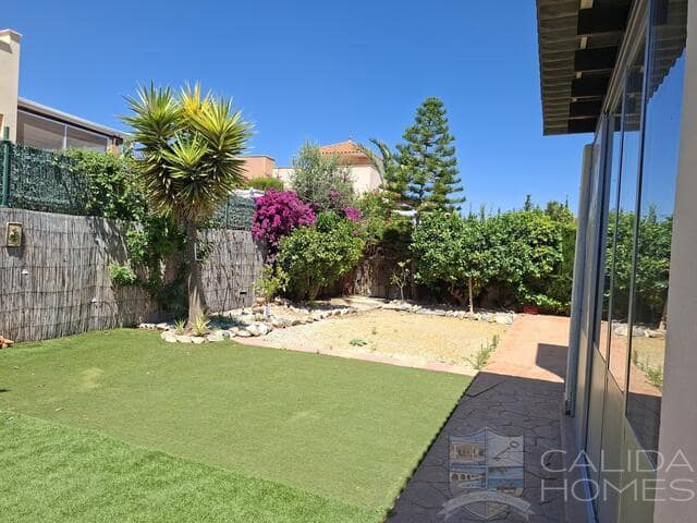 3 bedroom Villa for sale in La Alfoquia with pool garage - € 185,000 (Ref: 9538670)