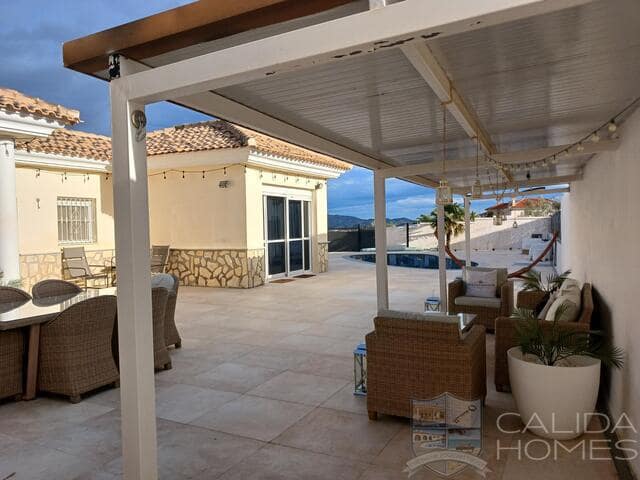 3 sypialnia Willa na sprzedaż w Zurgena z basenem - 295 000 € (Ref: 9541813)