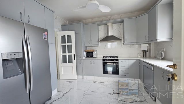 Chalet de 4 habitaciones en Arboleas en venta con piscina - 310.000 € (Ref: 9699934)