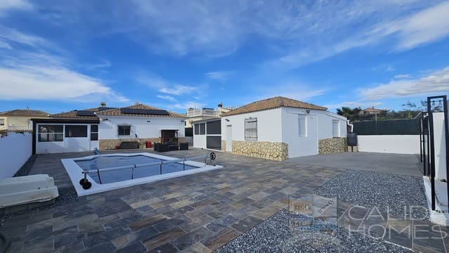 Chalet de 4 habitaciones en Arboleas en venta con piscina - 310.000 € (Ref: 9699934)