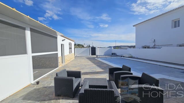 Chalet de 4 habitaciones en Arboleas en venta con piscina - 310.000 € (Ref: 9699934)