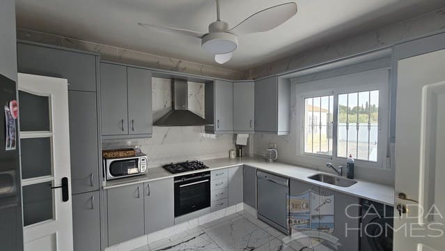 Chalet de 4 habitaciones en Arboleas en venta con piscina - 310.000 € (Ref: 9699934)