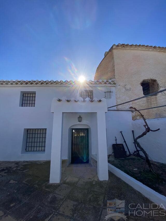3 bedroom Finca/Country House for sale in Velez-Rubio - € 180,000 (Ref: 9722621)