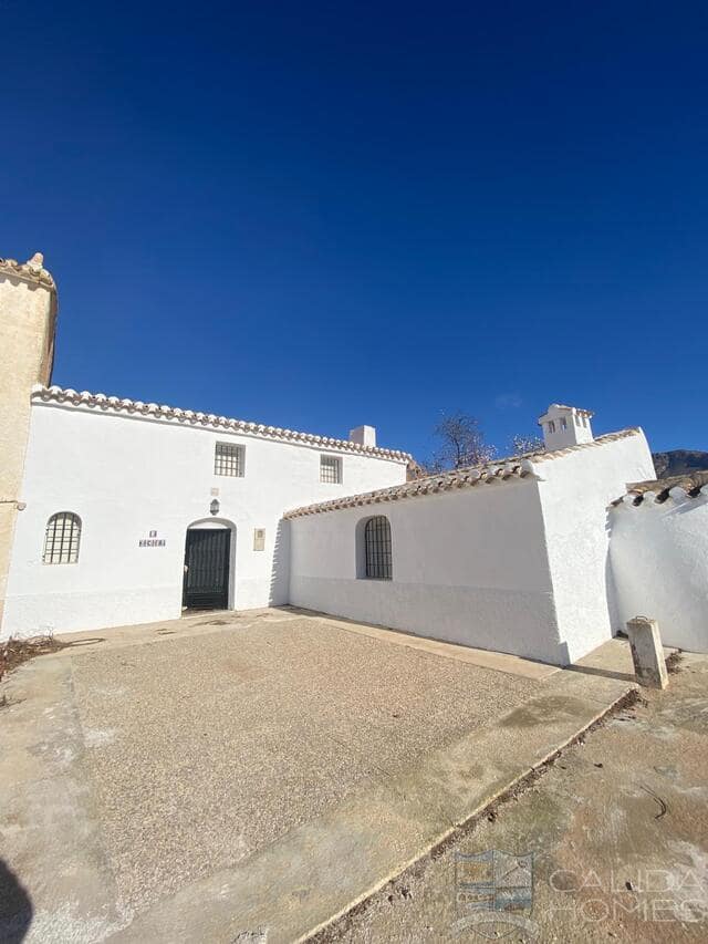 3 bedroom Finca/Country House for sale in Velez-Rubio - € 180,000 (Ref: 9722621)