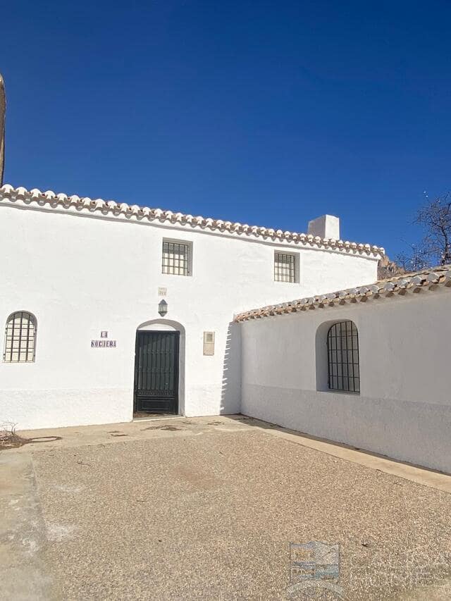 3 bedroom Finca/Country House for sale in Velez-Rubio - € 180,000 (Ref: 9722621)