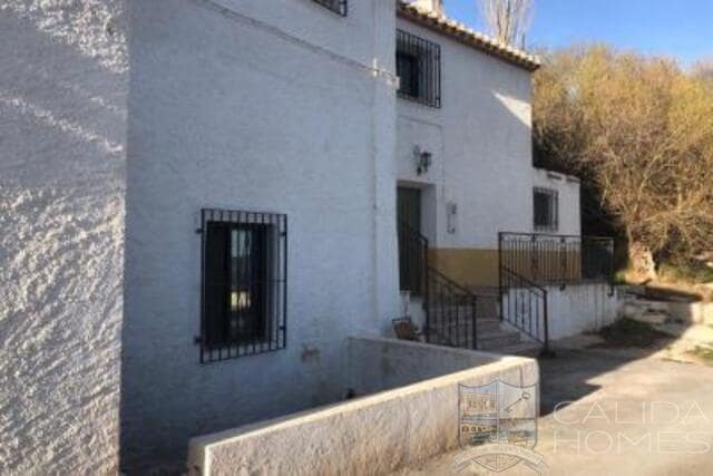 6 bedroom Finca/Country House for sale in Velez-Blanco with garage - € 219,900 (Ref: 9722624)