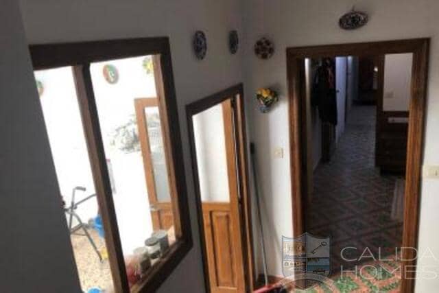 6 bedroom Finca/Country House for sale in Velez-Blanco with garage - € 219,900 (Ref: 9722624)