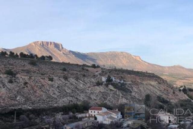 6 bedroom Finca/Country House for sale in Velez-Blanco with garage - € 219,900 (Ref: 9722624)