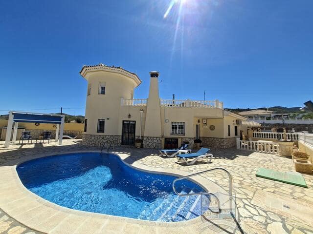4 bedroom Villa for sale in Arboleas with pool garage - € 359,950 (Ref: 9753485)