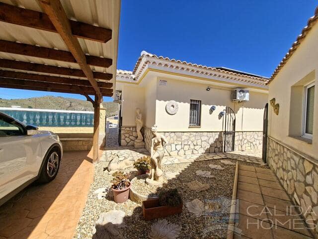 4 bedroom Villa for sale in Arboleas with pool garage - € 359,950 (Ref: 9753485)