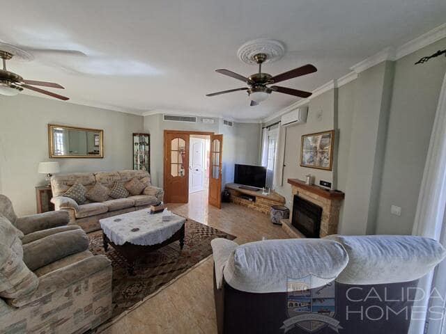 4 bedroom Villa for sale in Arboleas with pool garage - € 359,950 (Ref: 9753485)