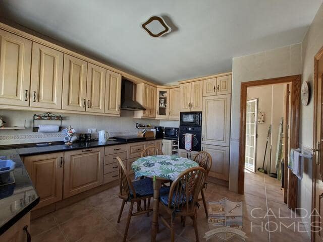 4 bedroom Villa for sale in Arboleas with pool garage - € 359,950 (Ref: 9753485)