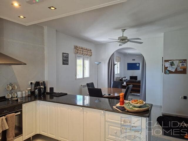 Chalet de 4 habitaciones en Arboleas en venta con piscina garaje - 349.950 € (Ref: 9753555)