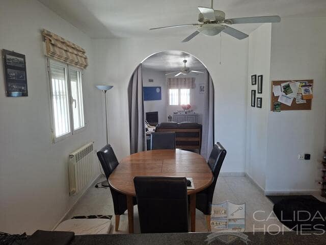 Chalet de 4 habitaciones en Arboleas en venta con piscina garaje - 349.950 € (Ref: 9753555)