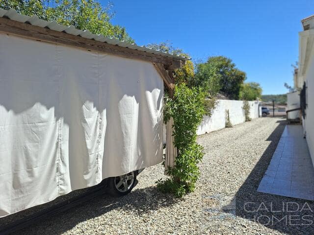 Chalet de 4 habitaciones en Arboleas en venta con piscina garaje - 349.950 € (Ref: 9753555)