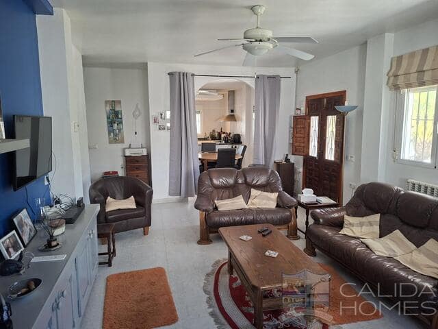 Chalet de 4 habitaciones en Arboleas en venta con piscina garaje - 349.950 € (Ref: 9753555)