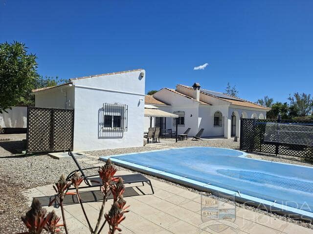 4 bedroom Villa for sale in Arboleas with pool garage - € 349,950 (Ref: 9753555)