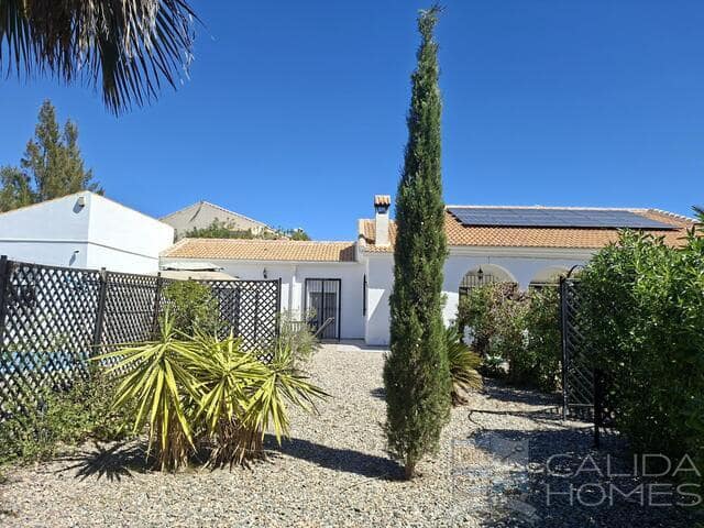 4 bedroom Villa for sale in Arboleas with pool garage - € 349,950 (Ref: 9753555)