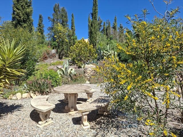 Chalet de 4 habitaciones en Arboleas en venta con piscina garaje - 349.950 € (Ref: 9753555)