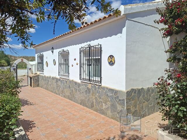 Chalet de 2 habitaciones en Arboleas en venta con piscina garaje - 258.950 € (Ref: 9778978)