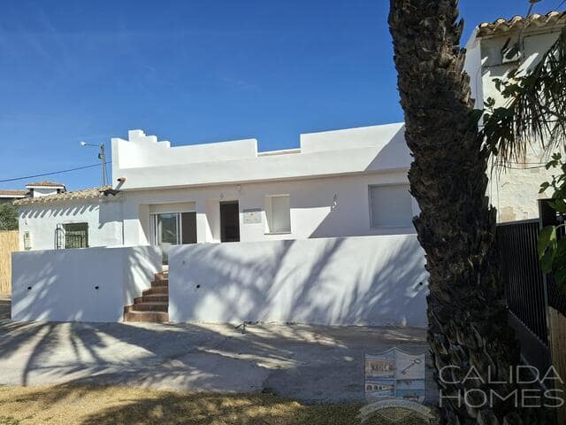4 bedroom Townhouse for sale in La Alfoquia with garage - € 189,000 (Ref: 9787531)