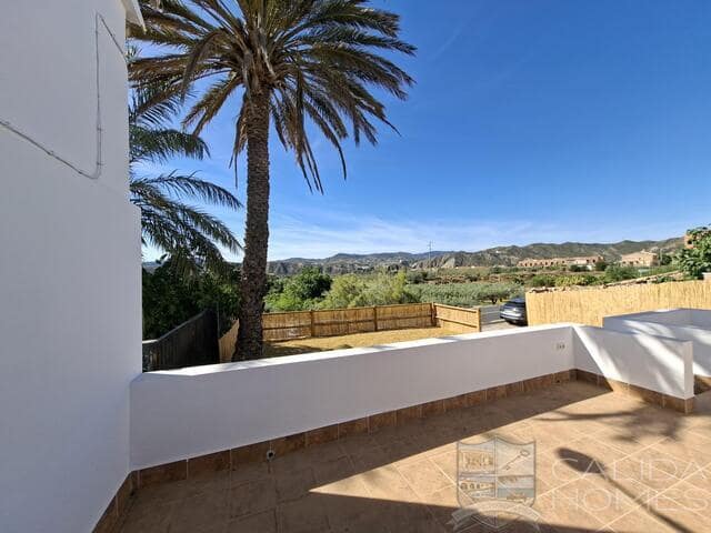 4 bedroom Townhouse for sale in La Alfoquia with garage - € 189,000 (Ref: 9787531)