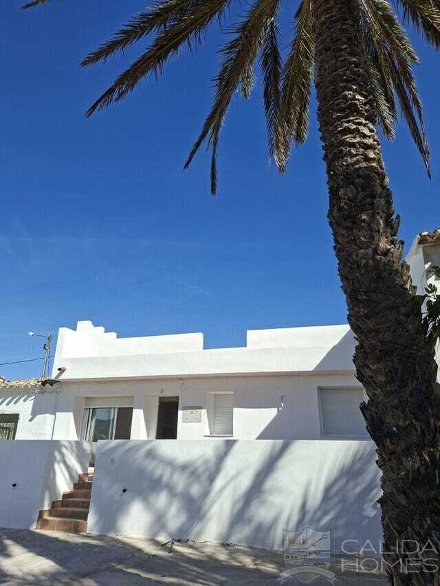 4 bedroom Townhouse for sale in La Alfoquia with garage - € 189,000 (Ref: 9787531)