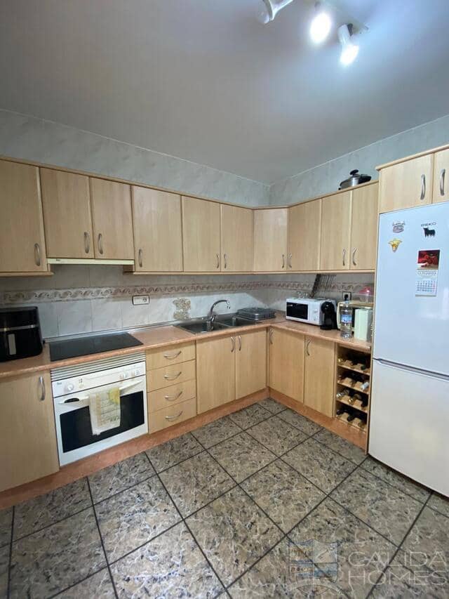 3 sovrum Hus till salu i Oria - 85 000 € (Ref: 9800028)