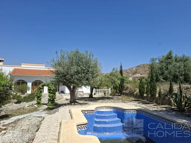 Chalet de 3 habitaciones en Arboleas en venta con piscina garaje - 269.950 € (Ref: 9812553)