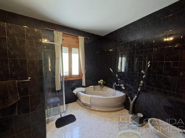 Chalet de 3 habitaciones en Arboleas en venta con piscina garaje - 269.950 € (Ref: 9812553)