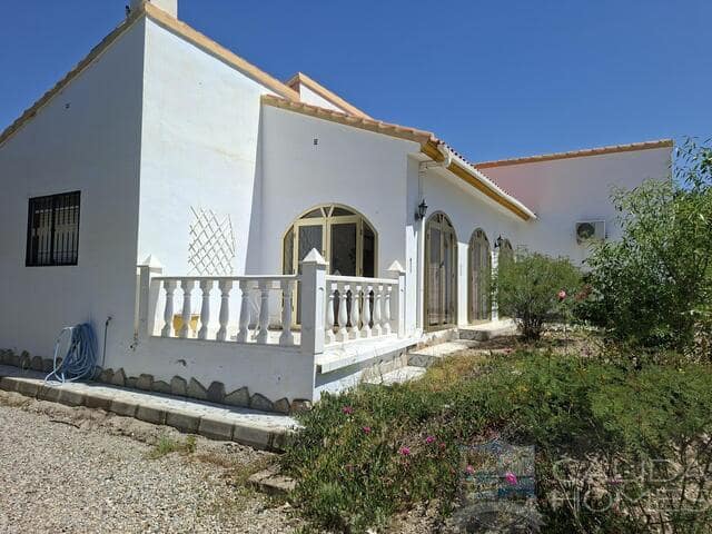 Chalet de 3 habitaciones en Arboleas en venta con piscina garaje - 269.950 € (Ref: 9812553)