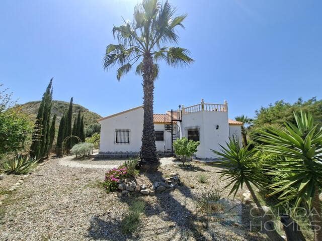 Chalet de 3 habitaciones en Arboleas en venta con piscina garaje - 269.950 € (Ref: 9812553)