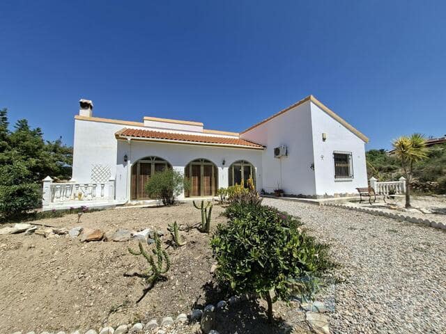 Chalet de 3 habitaciones en Arboleas en venta con piscina garaje - 269.950 € (Ref: 9812553)