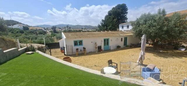 5 bedroom Semi-detached Villa for sale in Arboleas with garage - € 274,995 (Ref: 9814998)