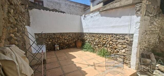 5 bedroom Semi-detached Villa for sale in Arboleas with garage - € 274,995 (Ref: 9814998)
