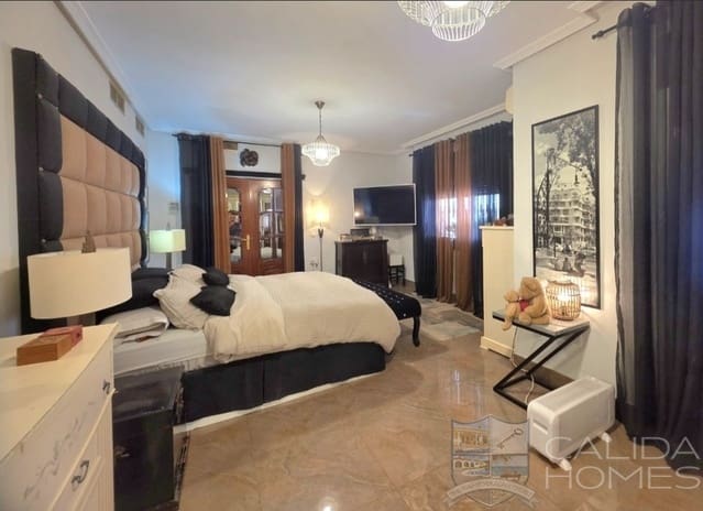 4 bedroom Villa for sale in Antas with pool garage - € 549,950 (Ref: 9863612)