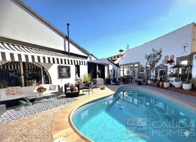 4 bedroom Villa for sale in Antas with pool garage - € 549,950 (Ref: 9863612)