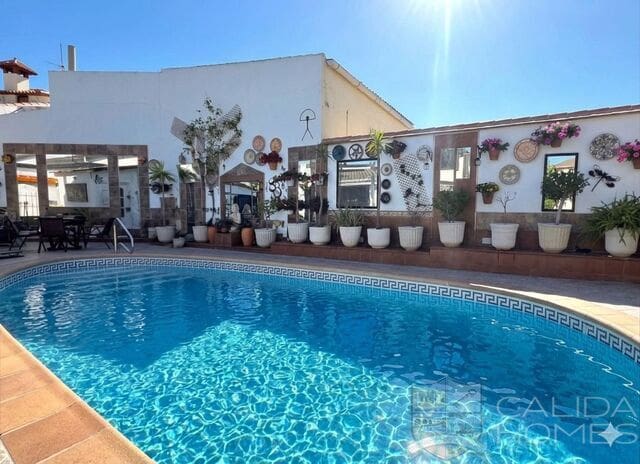 4 bedroom Villa for sale in Antas with pool garage - € 549,950 (Ref: 9863612)