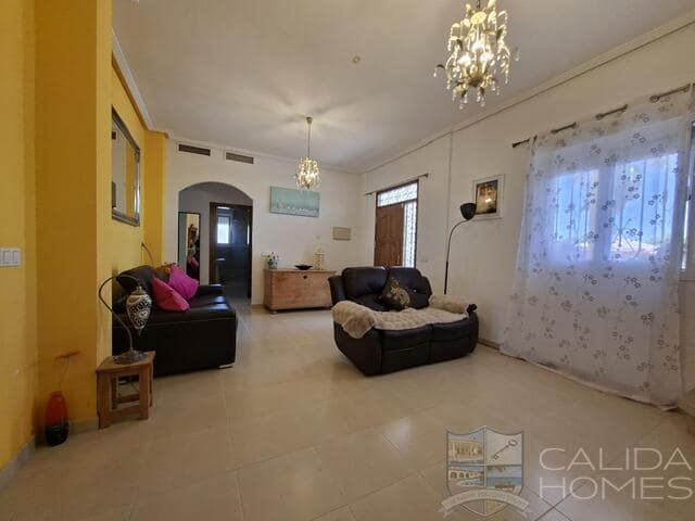 4 bedroom Villa for sale in Arboleas with pool - € 314,950 (Ref: 9950592)