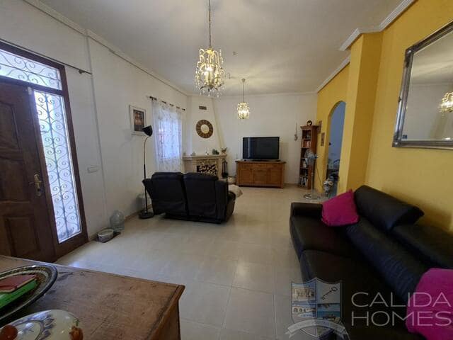 4 bedroom Villa for sale in Arboleas with pool - € 314,950 (Ref: 9950592)