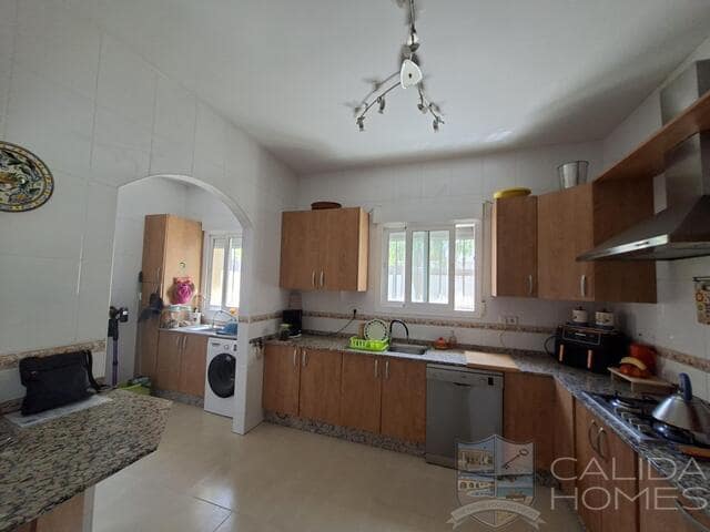4 bedroom Villa for sale in Arboleas with pool - € 314,950 (Ref: 9950592)