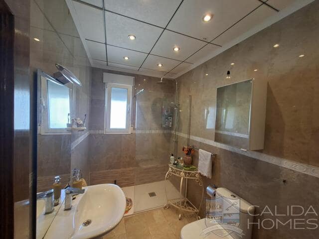 4 bedroom Villa for sale in Arboleas with pool - € 314,950 (Ref: 9950592)