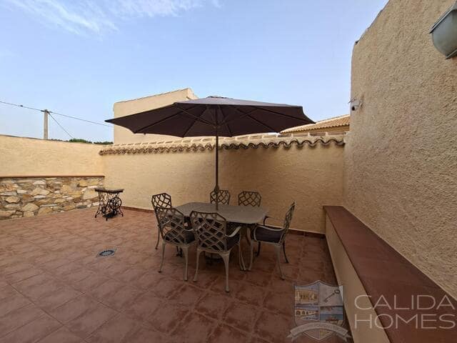 Casa de 4 habitaciones en Arboleas en venta - 169.950 € (Ref: 9977861)