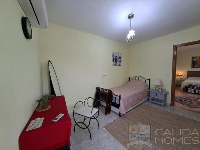 Casa de 4 habitaciones en Arboleas en venta - 169.950 € (Ref: 9977861)
