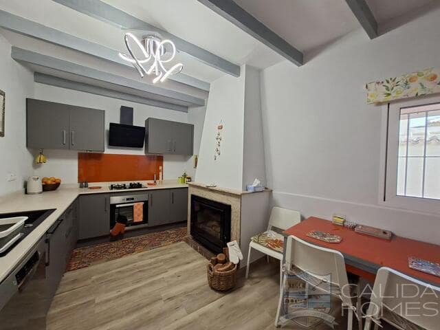 Casa de 4 habitaciones en Arboleas en venta - 169.950 € (Ref: 9977861)