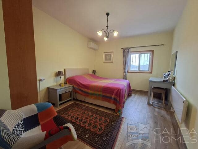 Casa de 4 habitaciones en Arboleas en venta - 169.950 € (Ref: 9977861)