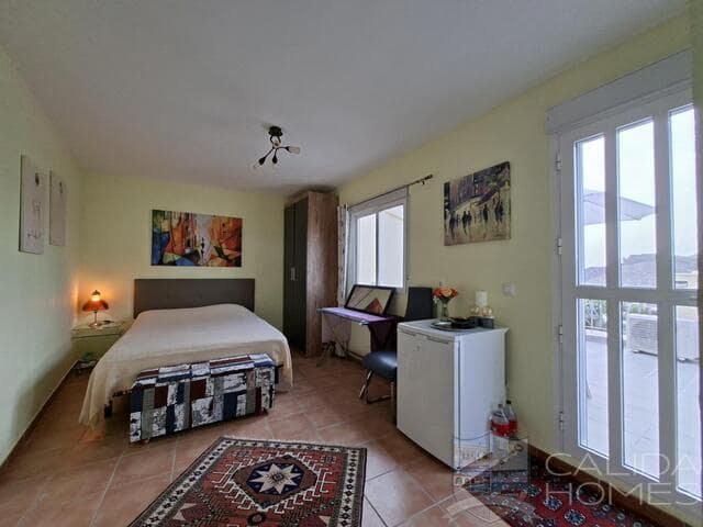 Casa de 4 habitaciones en Arboleas en venta - 169.950 € (Ref: 9977861)
