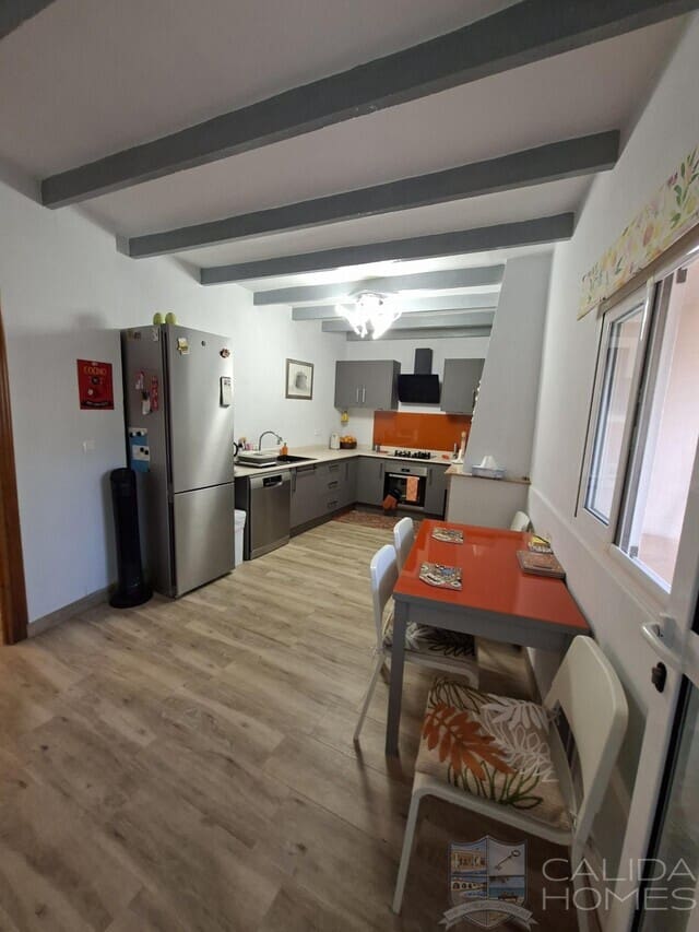 Casa de 4 habitaciones en Arboleas en venta - 169.950 € (Ref: 9977861)