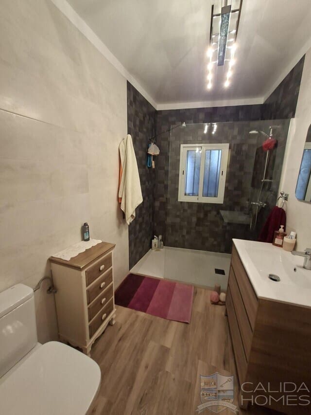 Casa de 4 habitaciones en Arboleas en venta - 169.950 € (Ref: 9977861)