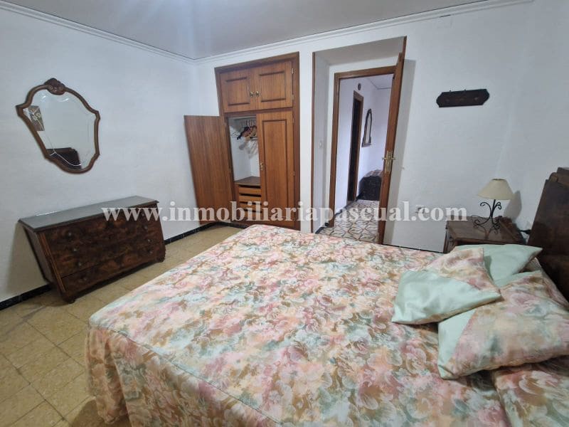 5 bedroom Villa for sale in L'Orxa / Lorcha - € 75,000 (Ref: 10153248)